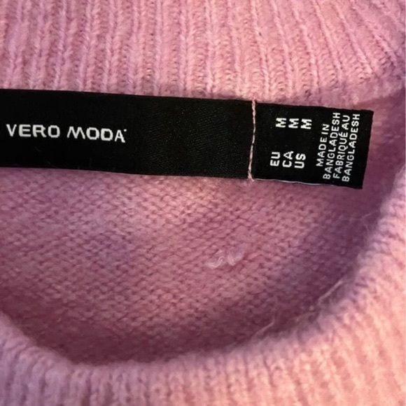 Elegant Purple Crew Neck Sweater with Soft Knit and Ribbed Cuffs - Picture 6 of 8